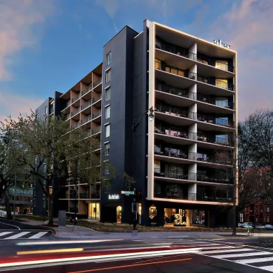 At One Washington Circle in DC’s Foggy Bottom neighborhood, our project team renovated a former ho